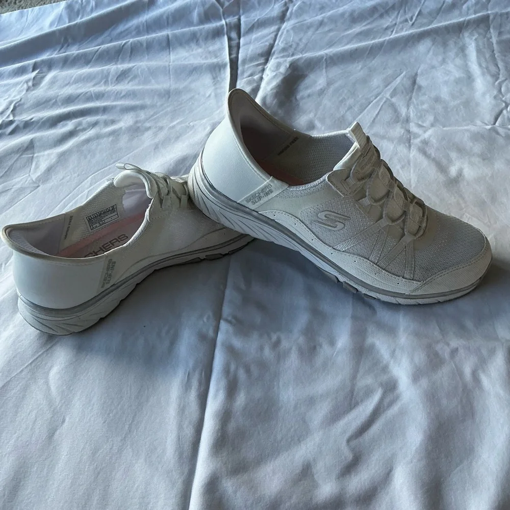 Skechers sleek white